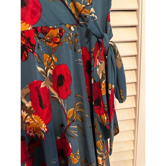 Kalleigh Blue Floral Faux Wrap Dress – Short Sleeve Fit & Flare, Size L - Picture 5 of 5